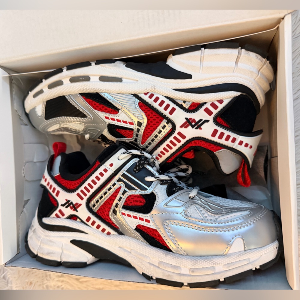 Stylish Kids' Javi Sneakers - Silver, Red, and Black size 3 Youth with box